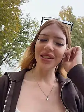 Jean_Graay - flash naked pussy + doggy! OMG!