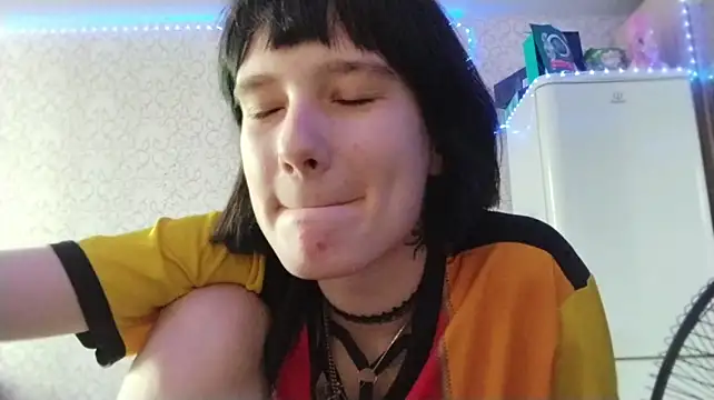 LeanZealand - Rub cream on my tits