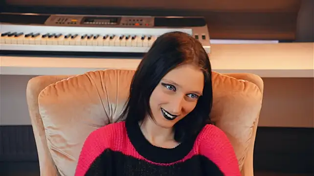 DalilaSylvia - Eye contact close-up