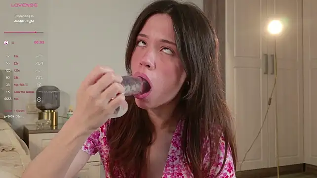 LIl_Sandra - suck fingers + eye contact