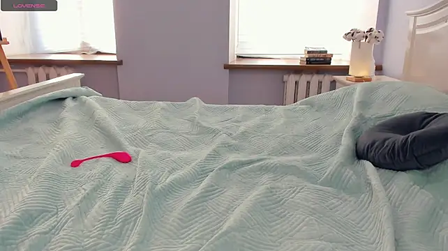 LavenderMitten - I pet my pussy
