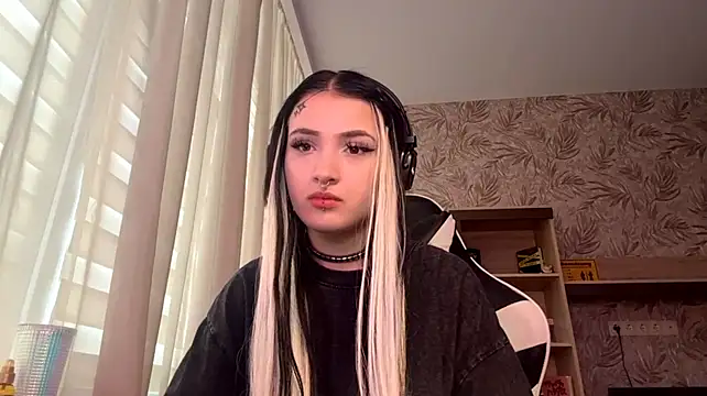 SharikaBabecki - Spank Ass 5 time