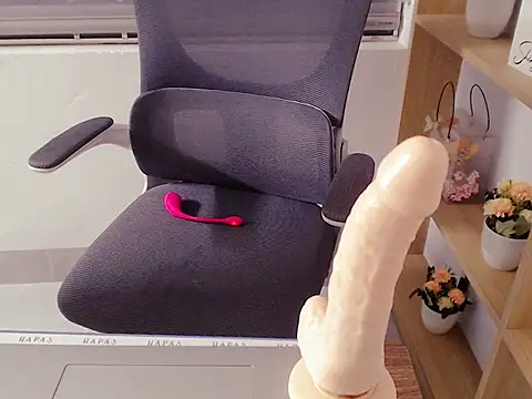 Anna_hornygirl - spank ass