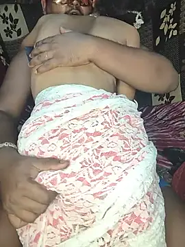 Sumita-bhabi - Public boobs show
