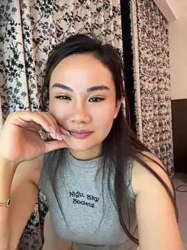 Yioyio-666 - 仿真精液摸胸诱惑2分钟