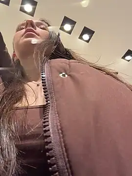 Ttixmila - Squirting in public toilet 💦💋