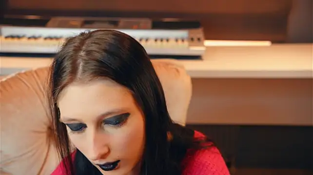 DalilaSylvia - Eye contact close-up