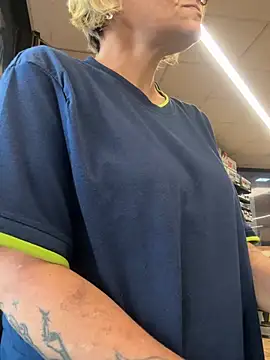 Lindzybella - Get naughty at work with me