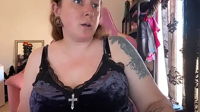 Kisicaxx - fuck my pussyy with HUGE dildo