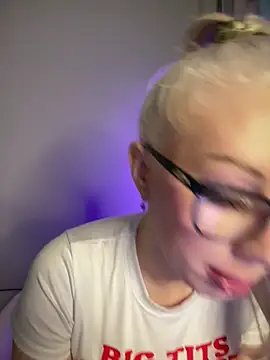 LaraHollywood - 📀🤏Pinch Hard Nipples📀🤏