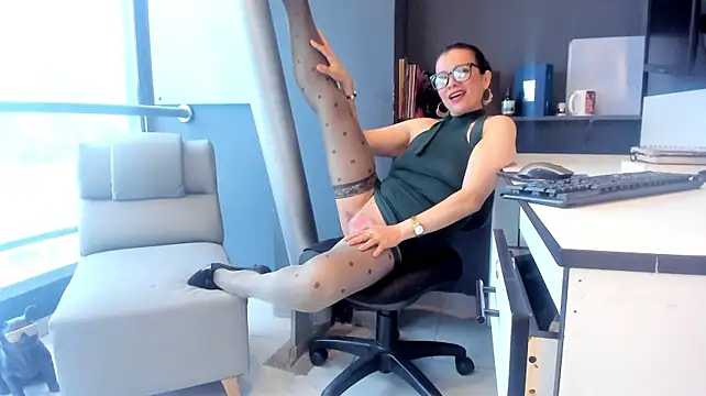 Milenahot__69 - good morning my sexy boss 👠