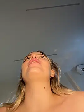 HugeBoobsAlice