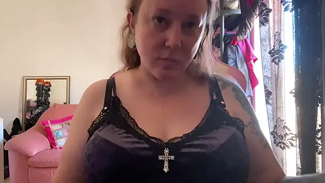 Kisicaxx - fuck my pussyy with HUGE dildo