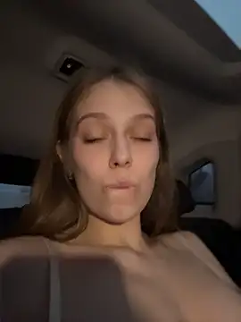 CutieShy - OFF my BRA+show nipples ob the CAR
