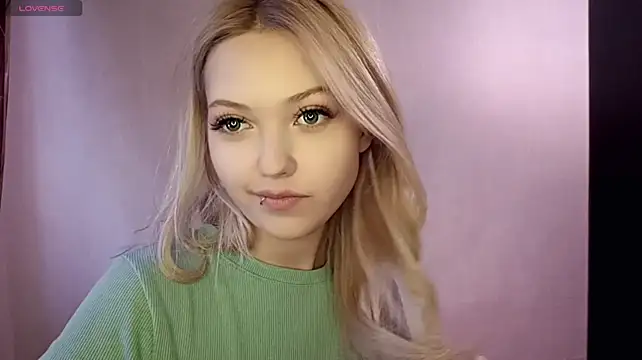 ChantellStremmel - massage my tits gently under top
