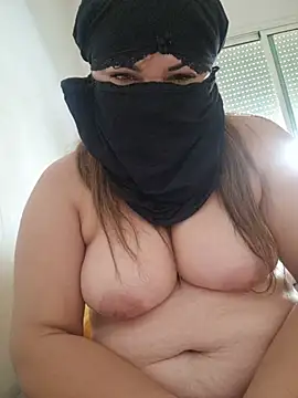Mari-cute - بيان لحمي عاري