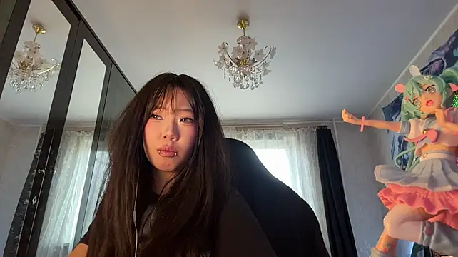 DelorasHemp - eyes contact <3