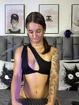 JuliaColemann - Suck a finger 😋