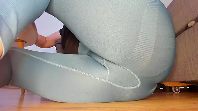 Squirtlady38 - SQUIRT IN LEGGINGS