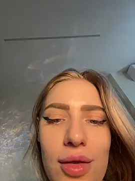 HugeBoobsAlice