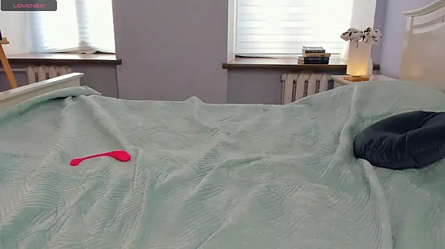 LavenderMitten - I tease you with my pussy