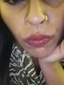 Raseeli_bhabhi1 - Boobs sucking