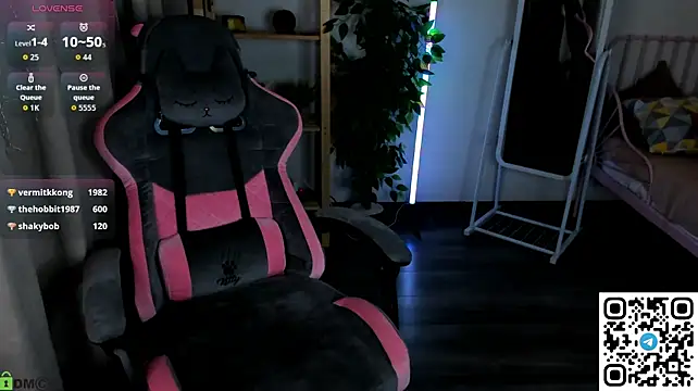 Necucuby - cowgirl pose + bounce boobs like riding