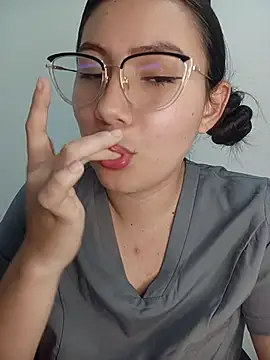 Mia_nala - completely naked, masturbating in secret