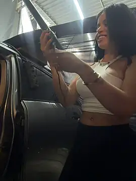Rafaellaz - Masturbar no carro do clinte