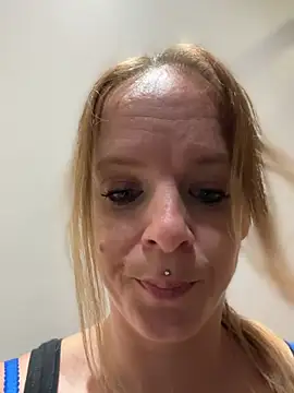 SexyMilf_1987 - Show pussy public