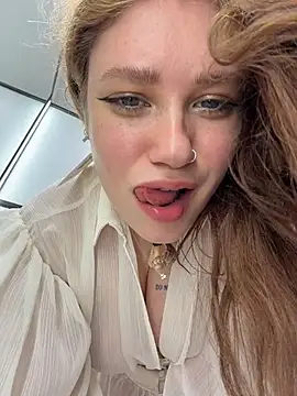 Lucy-joy - FLASH boobs for you