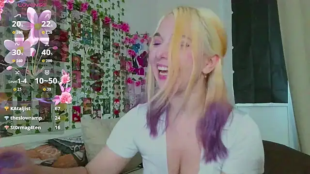 Velvet-chan - What about my butt?🍑💋