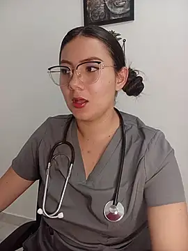 Mia_nala - completely naked, masturbating in secret