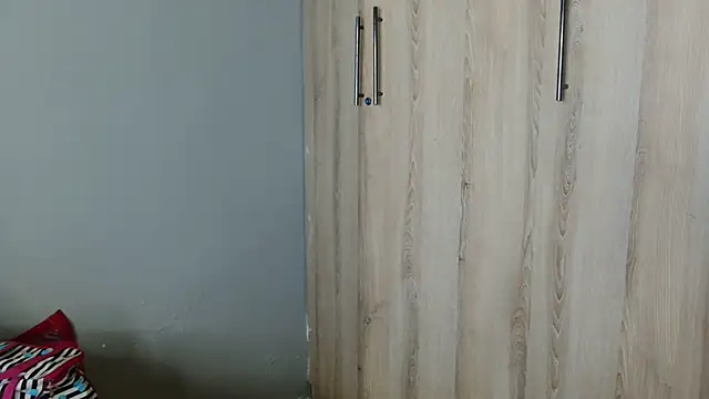 SexyyMandy - insert buttplug and squirt