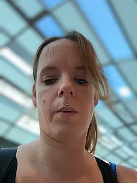 SexyMilf_1987 - Show pussy public