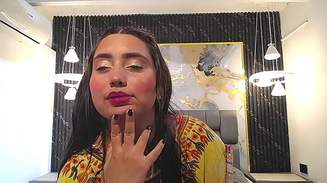 Taahiira - SHOW TITS