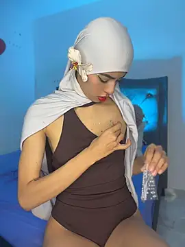 _Zahiira_ - Dildo in pussy🥵