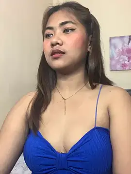 YaraSmith - topless and playing nipple
