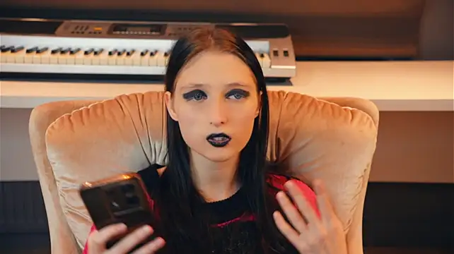 DalilaSylvia - Make a funny face on camera