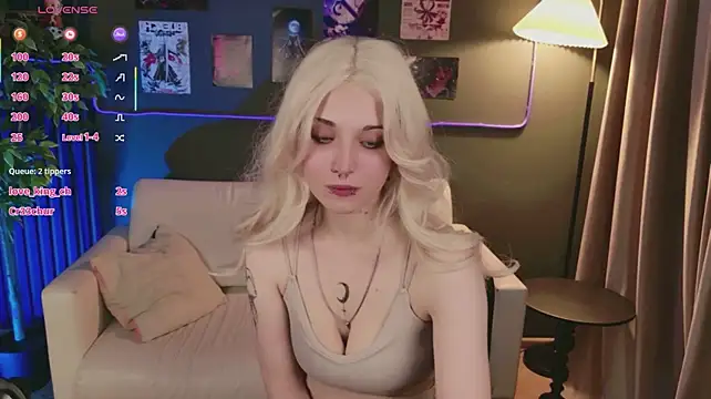 ScarletHarley - cameltoe in doggy 5 min