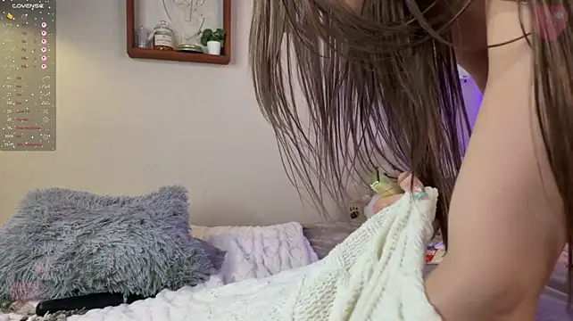 SerenaCrystall - fingers slowly in pussy