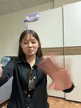 Tw_vv - 想買大玩具陪哥哥玩