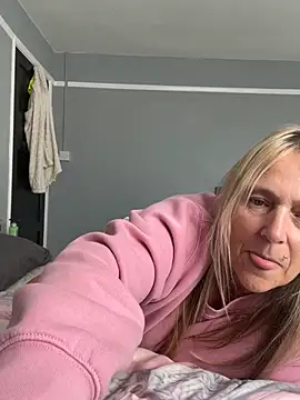 Blondnboujee53 - Rub clit