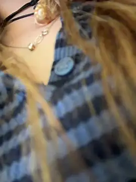Lucy-joy - FINGERING pussy next to customers