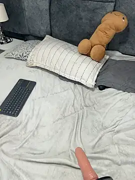 Cristal_Velle - Vibrator on high + ass bounce