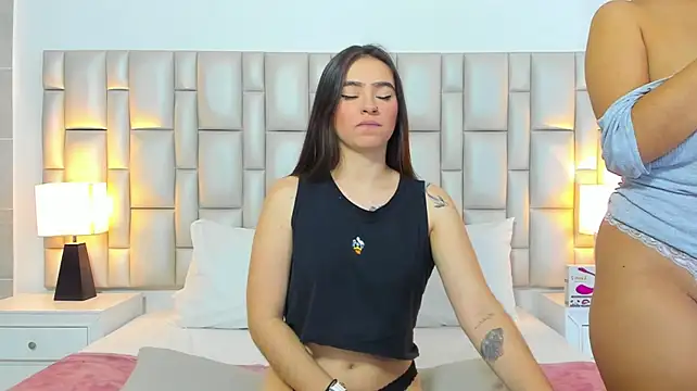 Paola_katy_dicks - SHOW SCISSORS