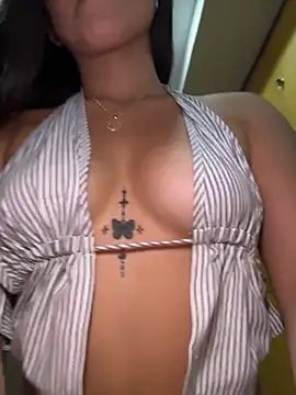 Valentina-gomezz - FUCK ME UNDERTABLE + LICK🔥💦
