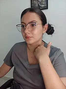 Mia_nala - completely naked, masturbating in secret