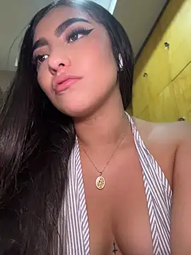 Valentina-gomezz - FUCK ME UNDERTABLE + LICK🔥💦