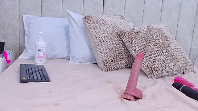 CamiiLove_ - 25 SPANKS WITH THE PALLET ON MY ASS 🔥